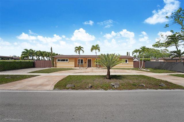 7921 NW 178th St, Hialeah, FL 33015