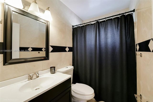 7921 NW 178th St, Hialeah, FL 33015