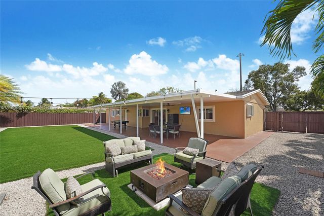 7921 NW 178th St, Hialeah, FL 33015