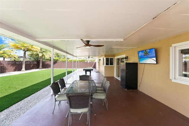 7921 NW 178th St, Hialeah, FL 33015