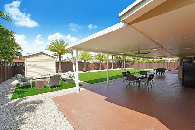 7921 NW 178th St, Hialeah, FL 33015