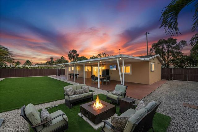 7921 NW 178th St, Hialeah, FL 33015