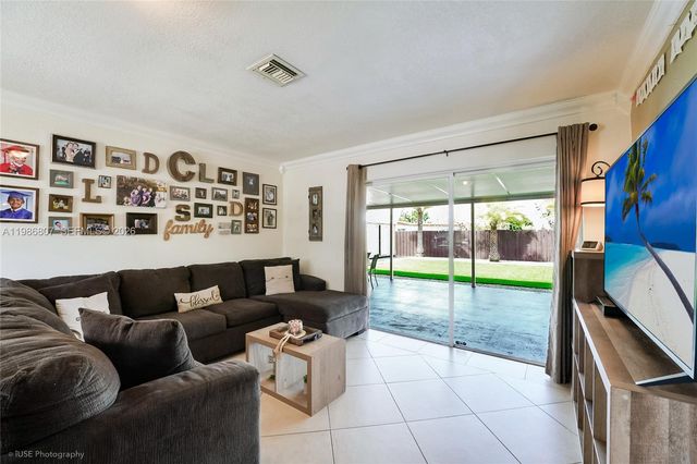 7921 NW 178th St, Hialeah, FL 33015