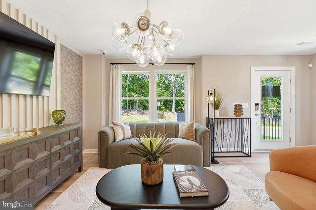 14186 SLATE ST, Woodbridge, VA 22193