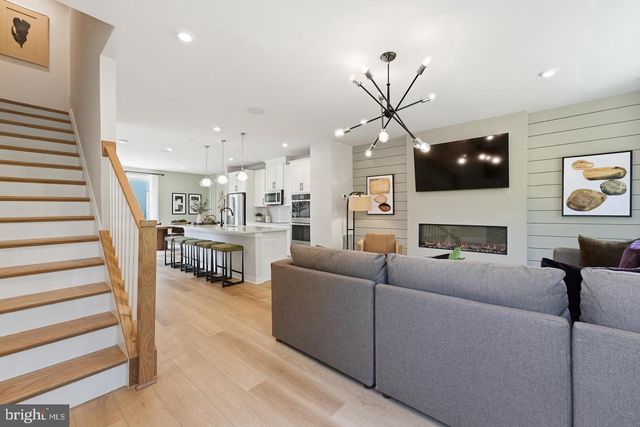 14186 SLATE ST, Woodbridge, VA 22193