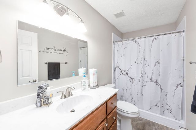 715 Pine Ridge Rd, Lexington, TN 38351