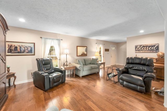 715 Pine Ridge Rd, Lexington, TN 38351