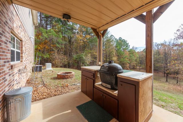 715 Pine Ridge Rd, Lexington, TN 38351