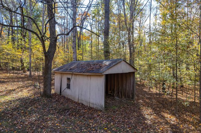 715 Pine Ridge Rd, Lexington, TN 38351