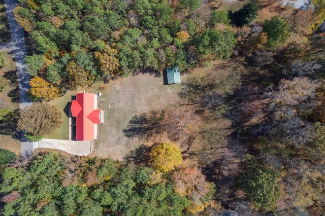 715 Pine Ridge Rd, Lexington, TN 38351