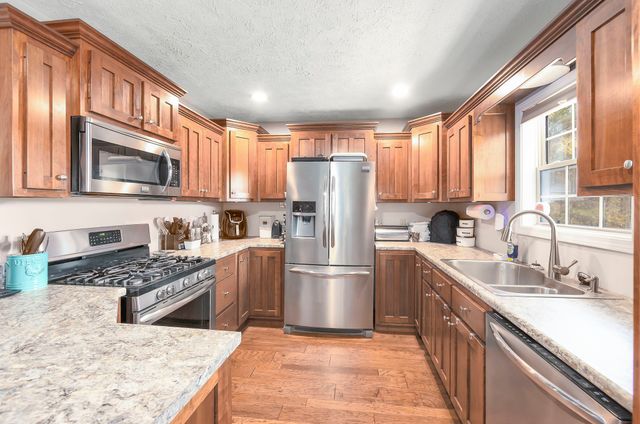 715 Pine Ridge Rd, Lexington, TN 38351