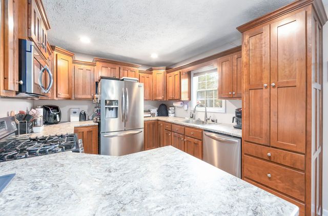 715 Pine Ridge Rd, Lexington, TN 38351