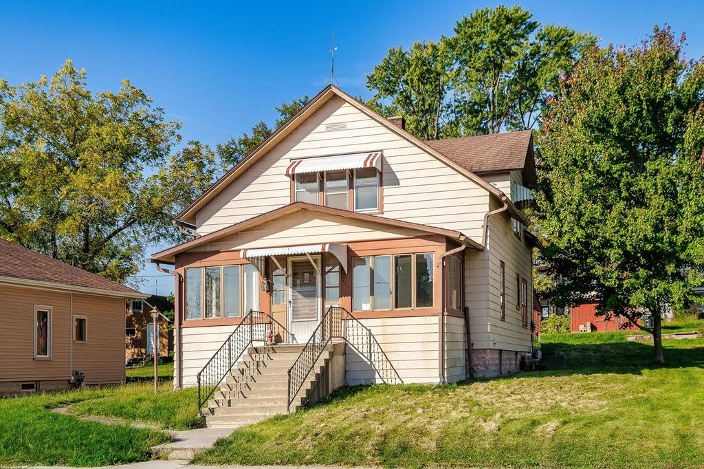 1711 Kilbourn AVENUE, Tomah, WI 54660