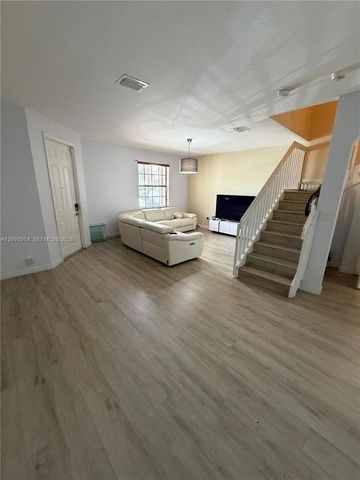 3515 W 89th Place, Hialeah, FL 33018