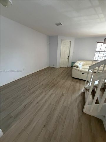 3515 W 89th Place, Hialeah, FL 33018