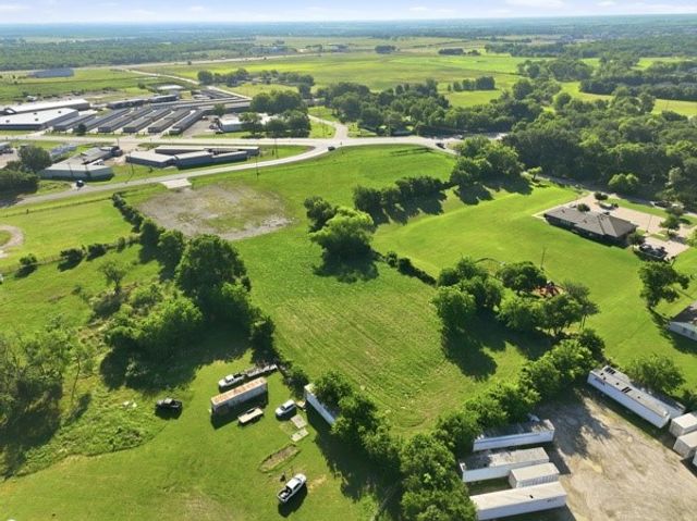 2507 Spur 469, Ennis, TX 75119