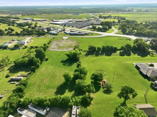 2507 Spur 469, Ennis, TX 75119