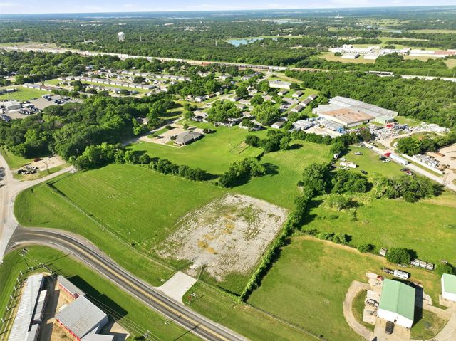 2507 Spur 469, Ennis, TX 75119