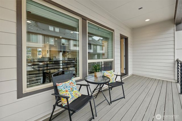 983 8th Avenue NE, Issaquah, WA 98029