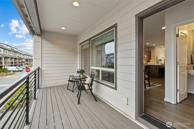 983 8th Avenue NE, Issaquah, WA 98029