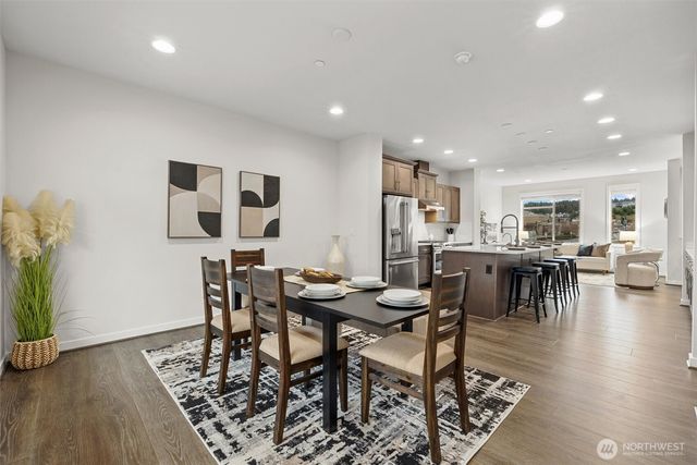 983 8th Avenue NE, Issaquah, WA 98029