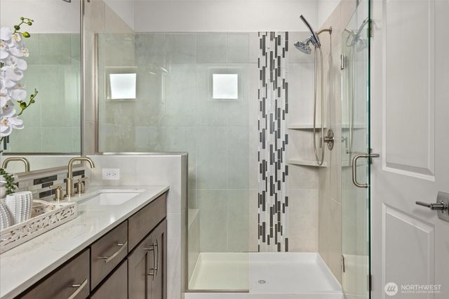 983 8th Avenue NE, Issaquah, WA 98029