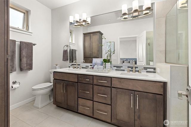 983 8th Avenue NE, Issaquah, WA 98029