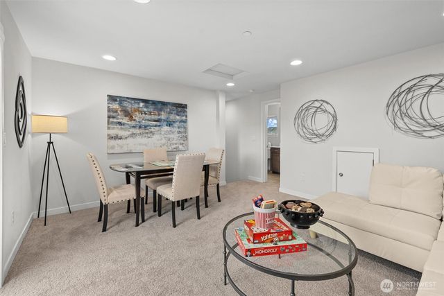 983 8th Avenue NE, Issaquah, WA 98029