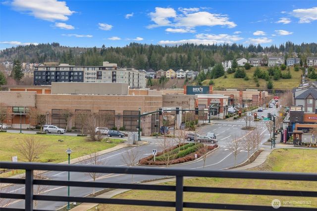 983 8th Avenue NE, Issaquah, WA 98029