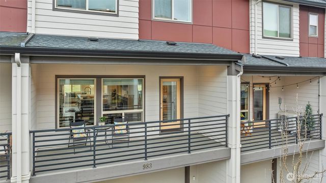 983 8th Avenue NE, Issaquah, WA 98029