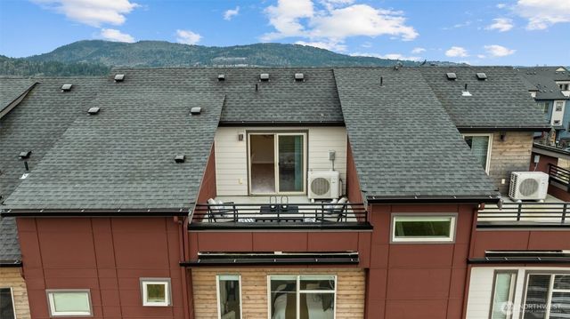 983 8th Avenue NE, Issaquah, WA 98029