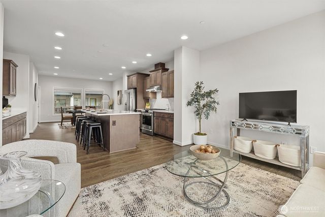 983 8th Avenue NE, Issaquah, WA 98029