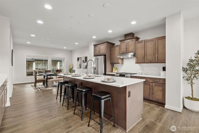 983 8th Avenue NE, Issaquah, WA 98029