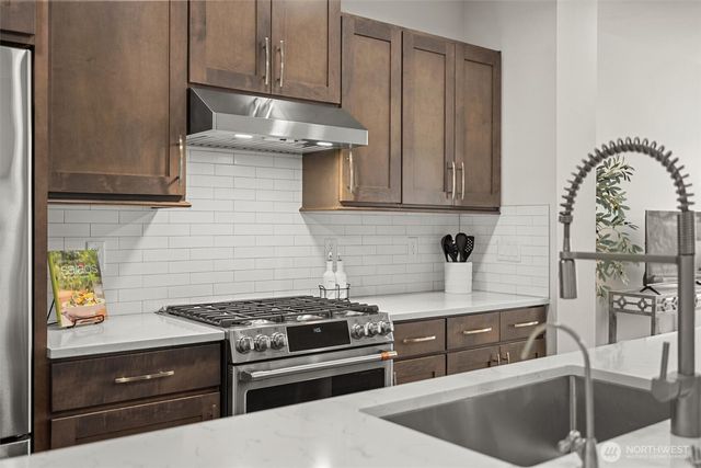 983 8th Avenue NE, Issaquah, WA 98029