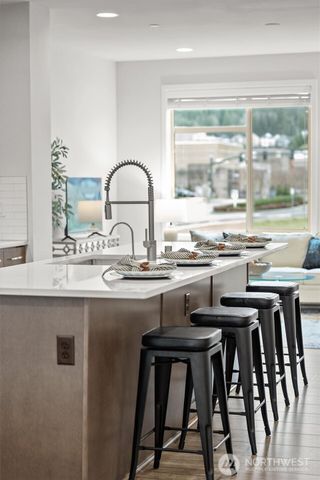 983 8th Avenue NE, Issaquah, WA 98029