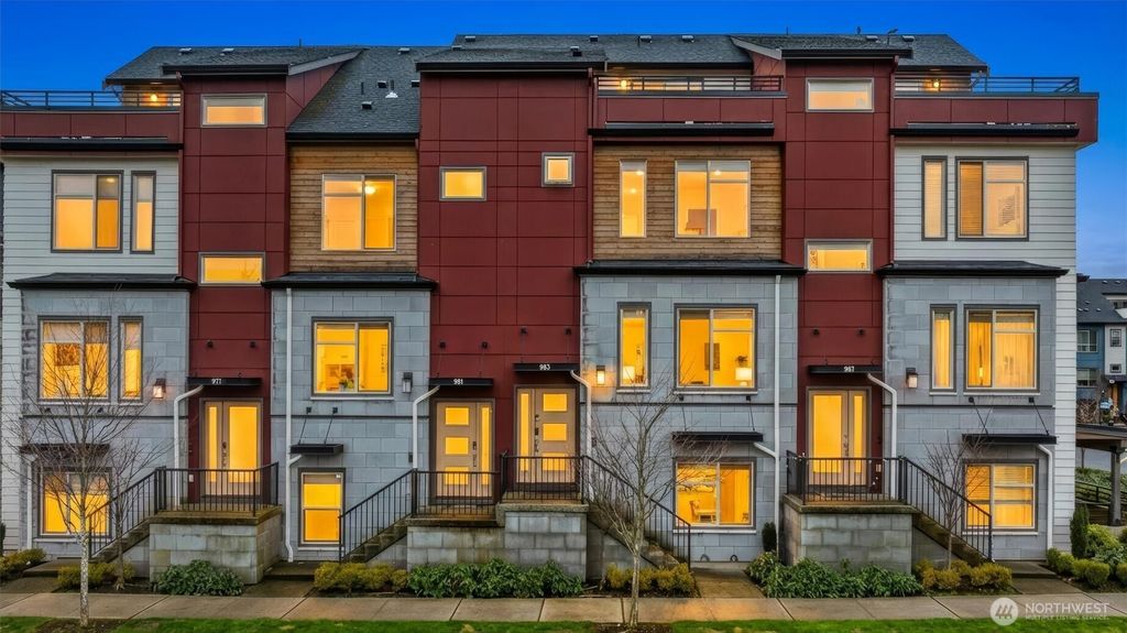 983 8th Avenue NE, Issaquah, WA 98029