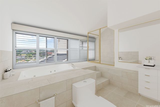500 Lunalilo Home Road 18C, Honolulu, HI 96825