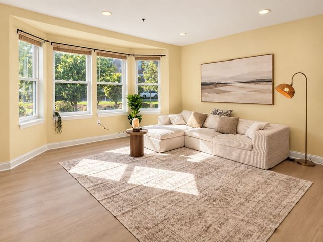310-324 Rindge Ave 316-6, Cambridge, MA 02140