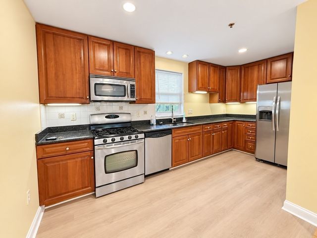 310-324 Rindge Ave 316-6, Cambridge, MA 02140