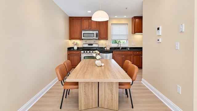 310-324 Rindge Ave 316-6, Cambridge, MA 02140