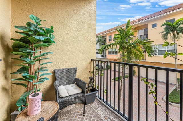 2446 San Pietro Circle, Palm Beach Gardens, FL 33410