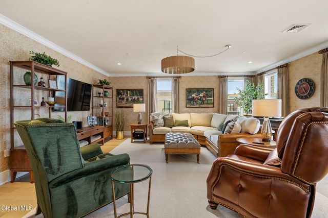 19 Washington Street 667 R, Saratoga Springs, Inside, NY 12866