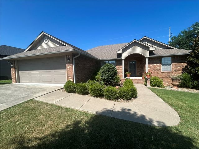 2805 N Louisville Avenue, Russellville, AR 72802