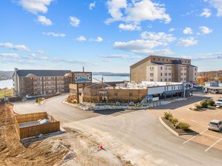 88 Towers Aly Unit #303, Kimberling City, MO 65686