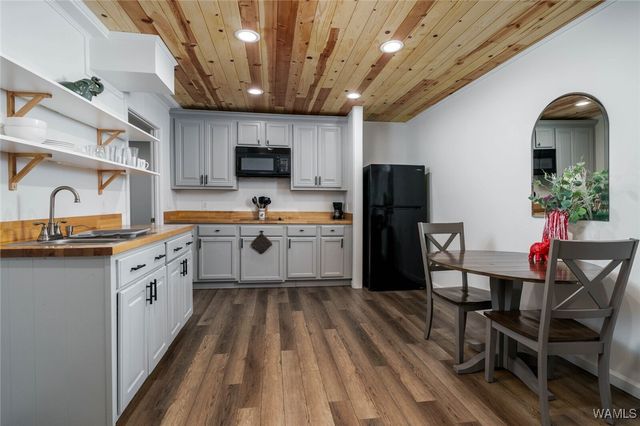 2105 CRESTWOOD, Northport, AL 35476