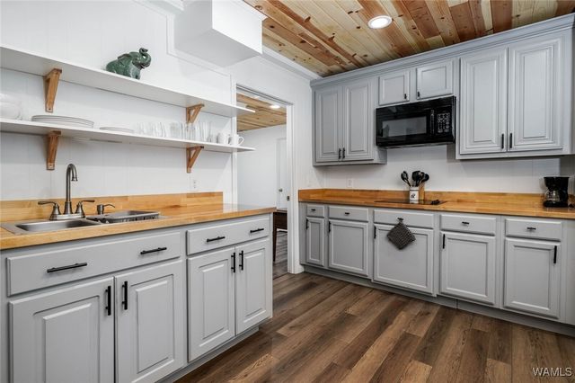 2105 CRESTWOOD, Northport, AL 35476