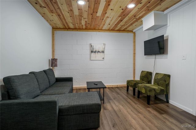 2105 CRESTWOOD, Northport, AL 35476