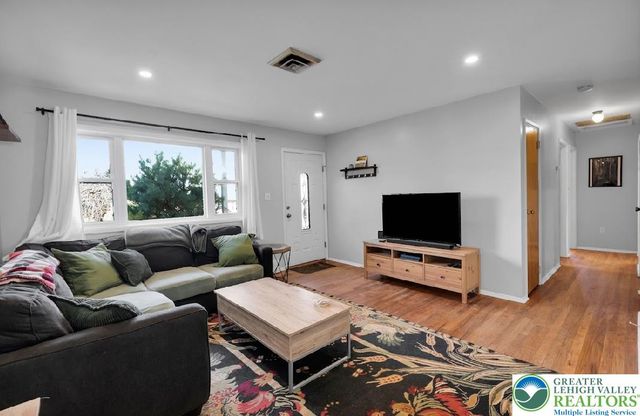 856 Poplar Road, Hellertown Boro, PA 18055