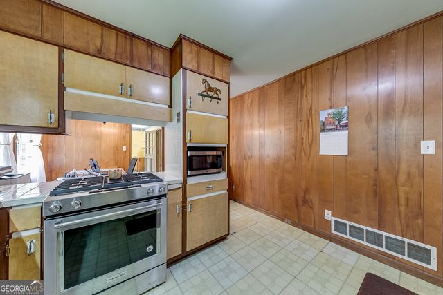 6223 Hulsey Road, Clermont, GA 30527