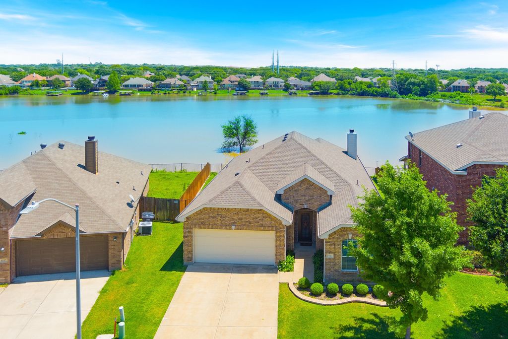 5541 Grenada Drive, Fort Worth, TX 76119